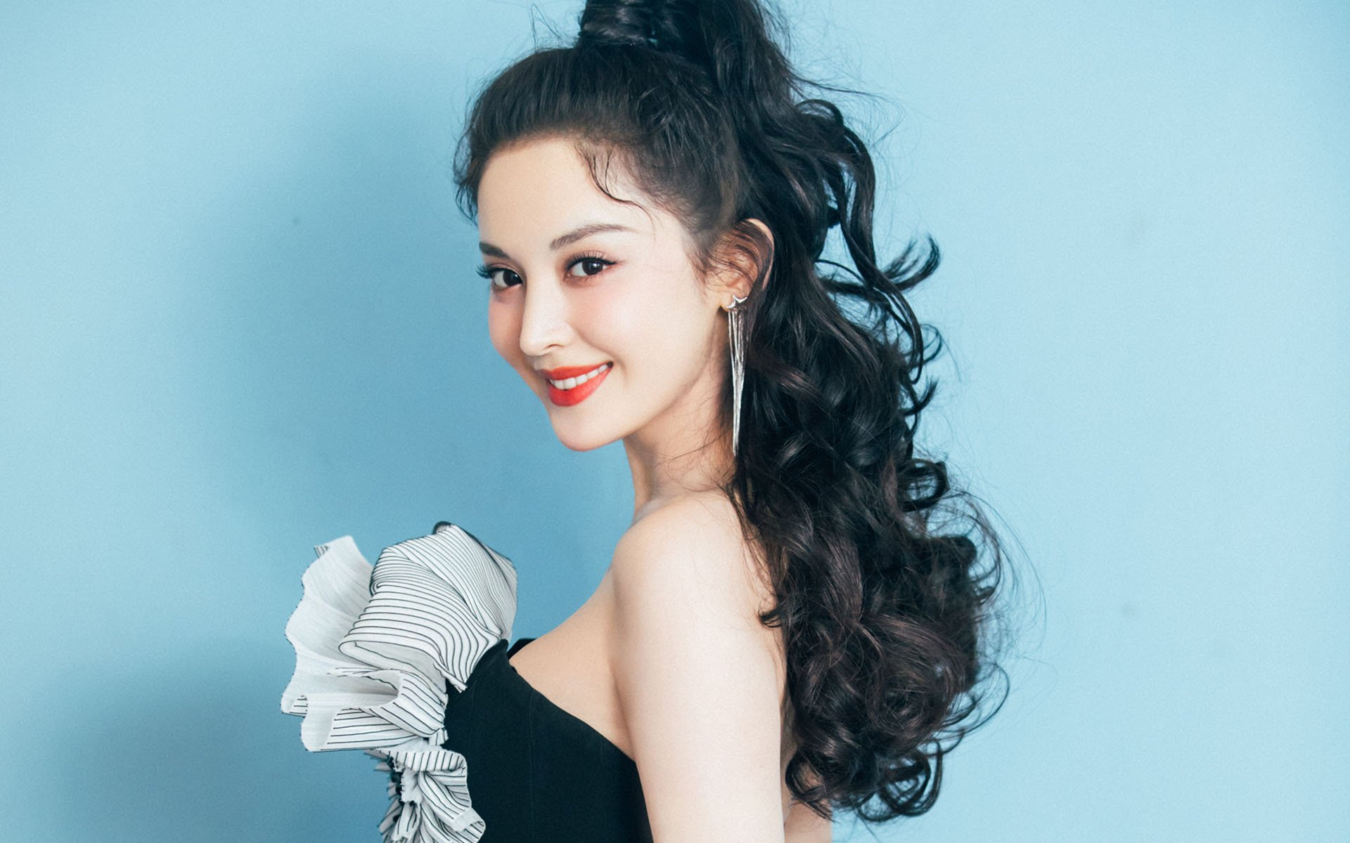 开云体育网址-欧洲杯变阵奇迹:战术创新引爆现场!,欧洲欧洲杯